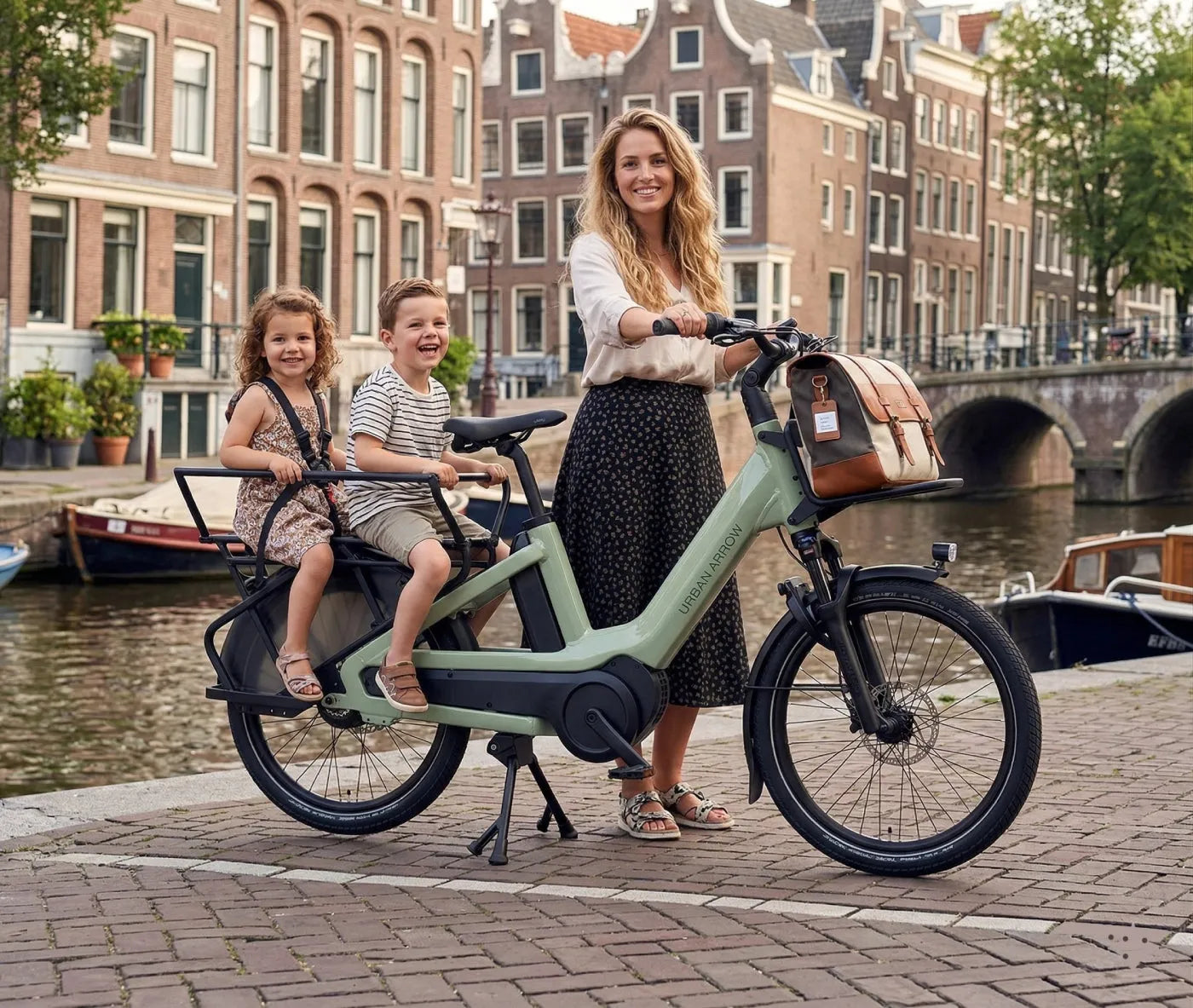 Rent a longtail Urban Arrow Breeze Amsterdam